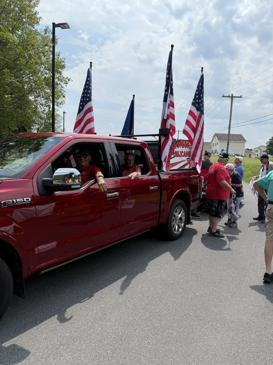 Robert_Wessels's tweet image. What a beautiful day for a parade! I even got some fresh Aroostook County potatoes on this trip!