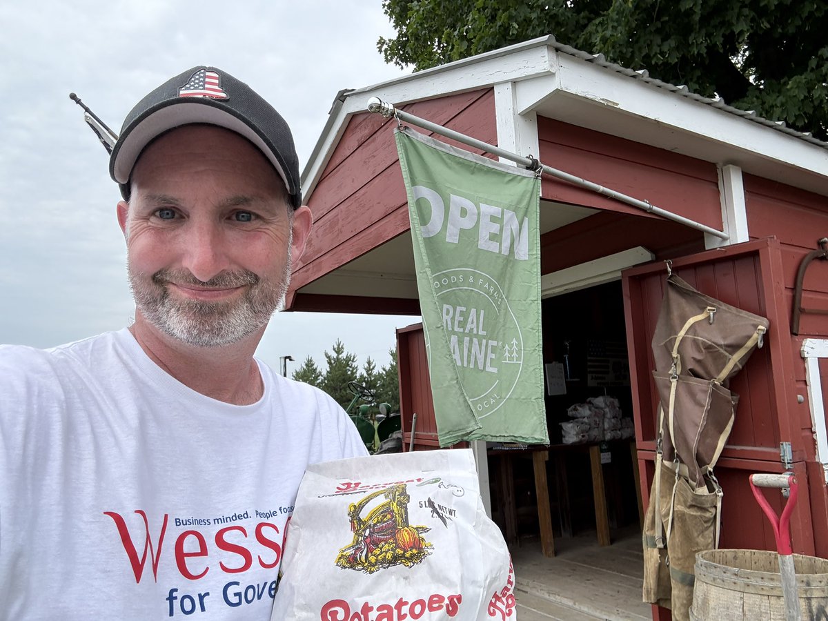 Robert_Wessels's tweet image. What a beautiful day for a parade! I even got some fresh Aroostook County potatoes on this trip!