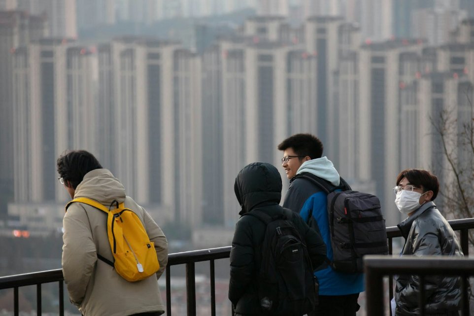 China's air quality improved by 36% since 2015 with major efforts, but western and southern regions now face a rise in pollution due to migrating heavy industry. eco-business.com/news/why-is-ch…