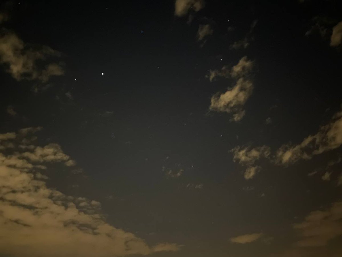 تَعال نسامر الليل على نور القمَر
وإن غابت القمَرا نسُهر على نورك