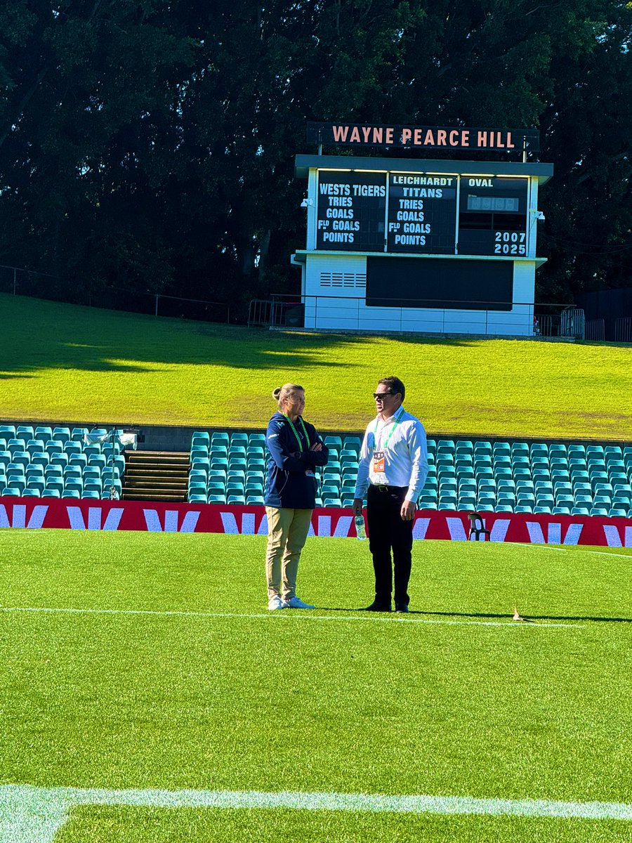 How good’s footy?! Two legends, opposing coaches, one hour before kickoff  <a href="/FOXNRL/">Fox League</a>