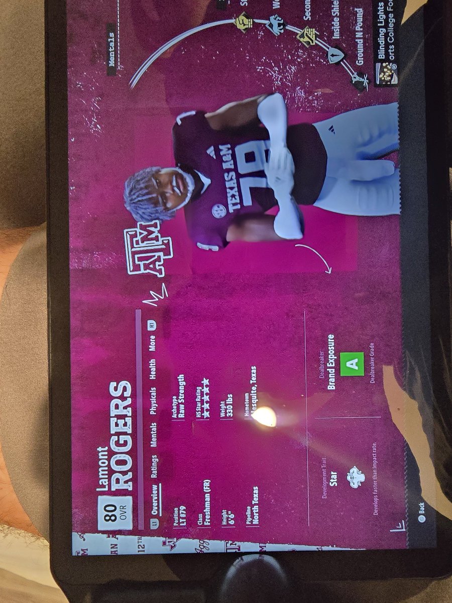 SteelSHFT's tweet image. This needs fixed ASAP 😂 WTH is this @EASPORTSCollege you did Lamont Rogers dirty