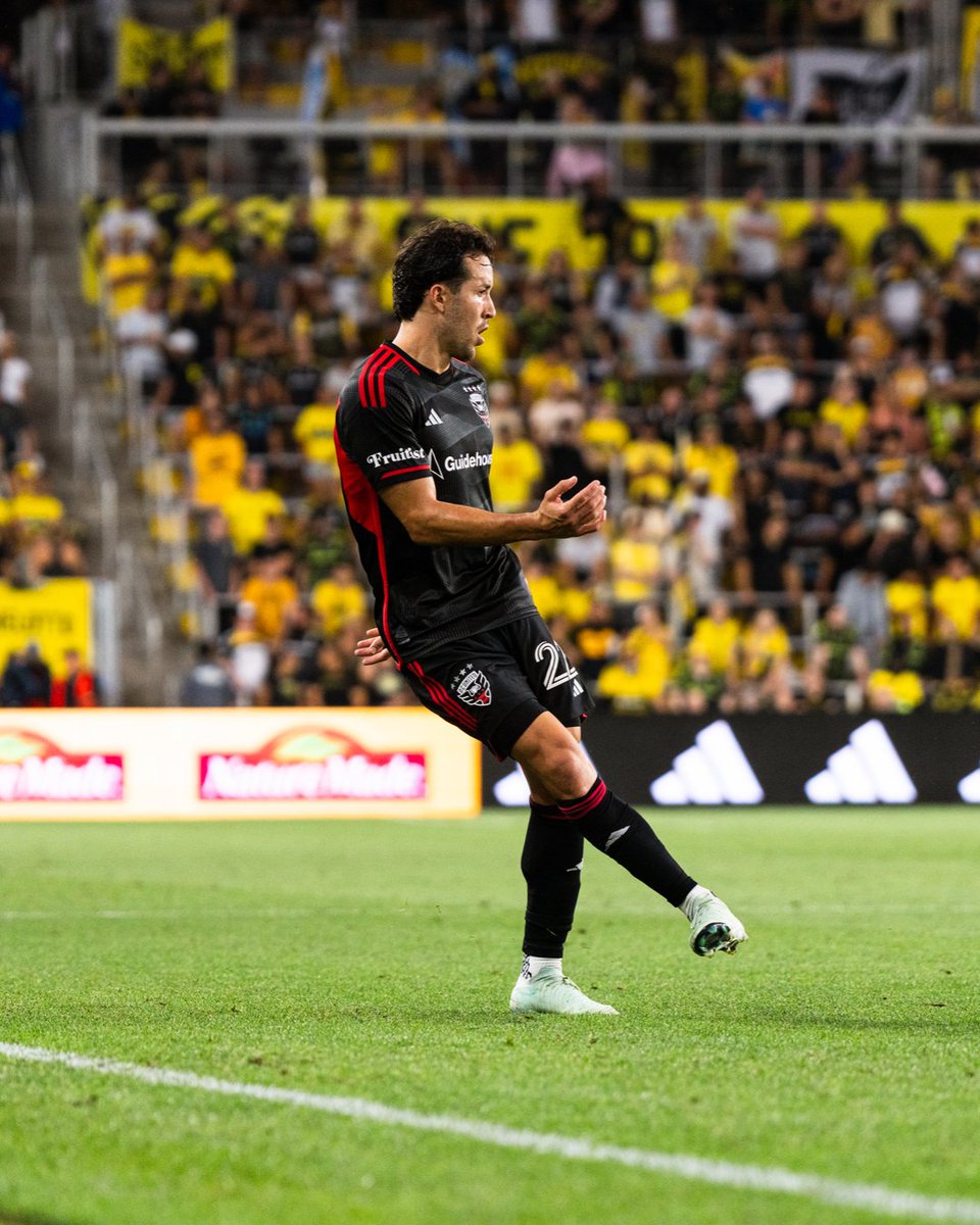 dcunited's tweet image. 46' Keep pushing Black-and-Red 鈿笍馃敶
Watch #CLBvDC on @AppleTV on #MLSSeasonPass: apple.co/3THwuAu