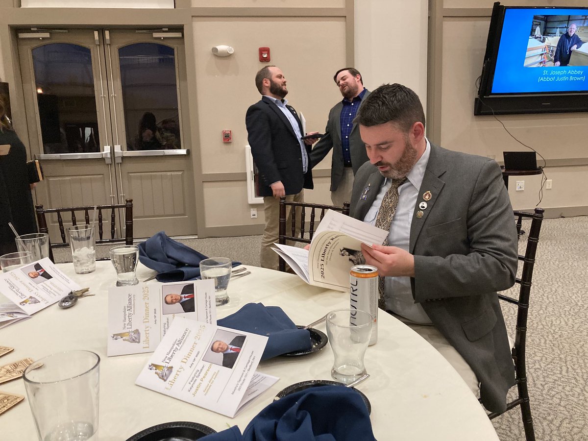 LeahCushmanNH's tweet image. Congratulations @derek_proulx for winning the @nhliberty award for Activist of the year!
#NHPolitics