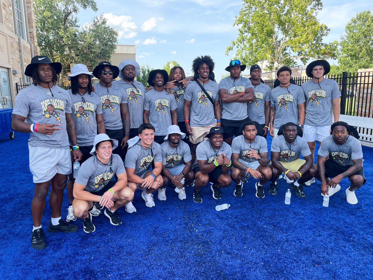 TulsaFootball's tweet image. Serving the community 🌀
s/o @iAM_JoshJacobs for having us!