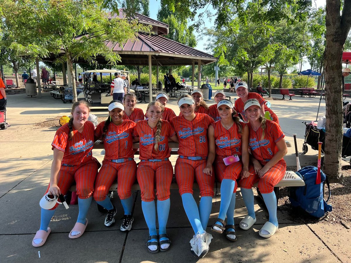 oliviageraldss's tweet photo. National Champions!! This team has been my whole world the past 3 years and will forever have a special place in my heart🥰🥰. I love you all always. 
@YatesBil @SWICSoftball https://t.co/BTt1kjwcT8