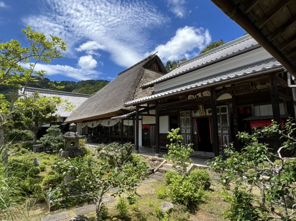 k_tamago_power's tweet image. 【禅定寺】
『白華補陀落山観音妙智院禅定寺』
元々天台宗だったそうですが、現在は禅宗の曹洞宗で、福井県の永平寺と神奈川県の總持寺を両大本山とする日本仏教宗派最大教団に属する寺院となっており、曹洞宗中興月舟宗胡禅師終焉の地になっているのだそう。