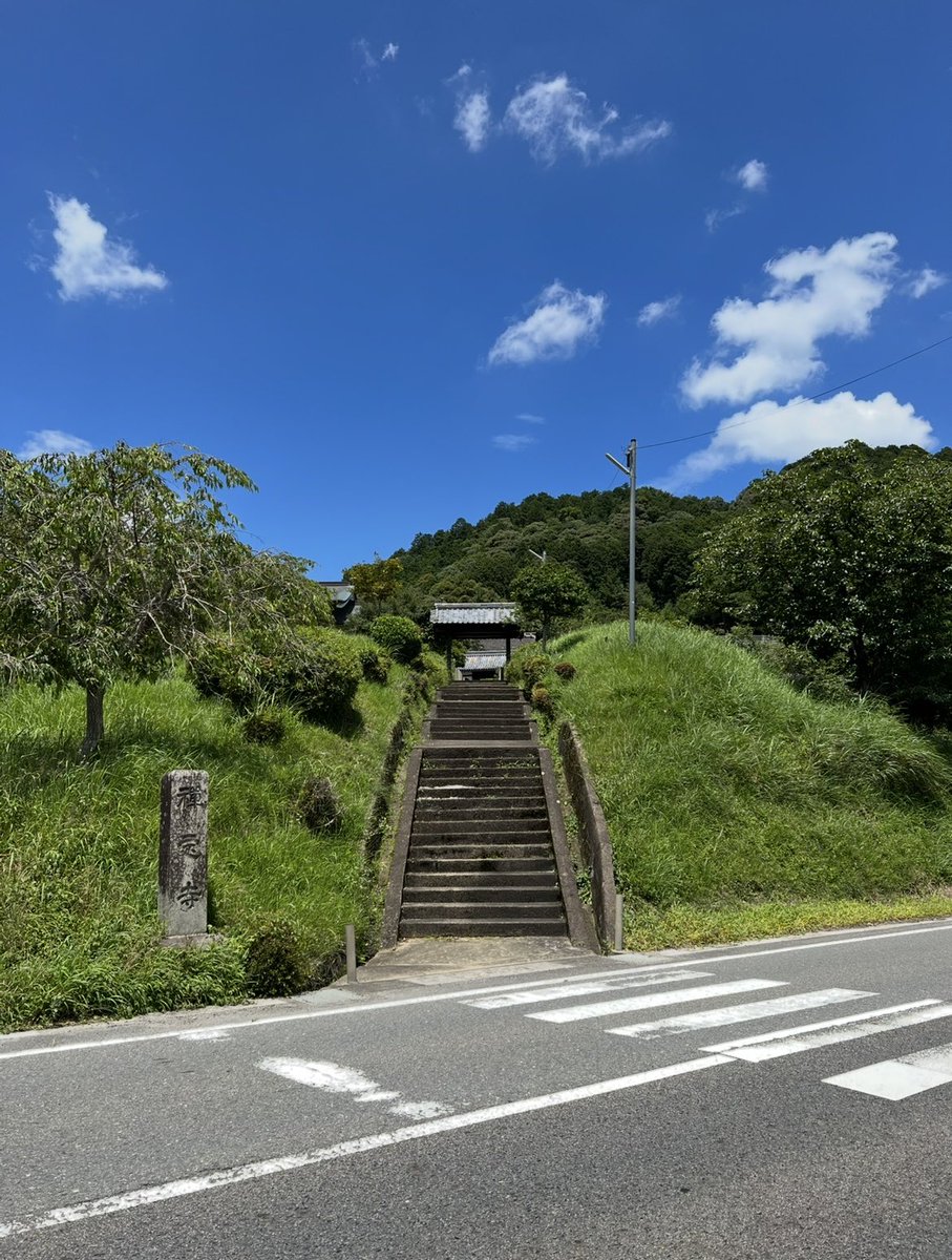 k_tamago_power's tweet image. 【禅定寺】
『白華補陀落山観音妙智院禅定寺』
元々天台宗だったそうですが、現在は禅宗の曹洞宗で、福井県の永平寺と神奈川県の總持寺を両大本山とする日本仏教宗派最大教団に属する寺院となっており、曹洞宗中興月舟宗胡禅師終焉の地になっているのだそう。