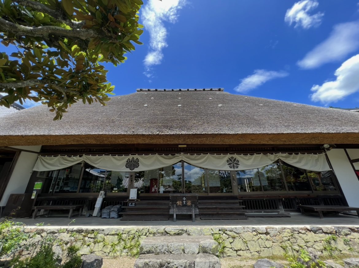 k_tamago_power's tweet image. 【禅定寺】
『白華補陀落山観音妙智院禅定寺』
元々天台宗だったそうですが、現在は禅宗の曹洞宗で、福井県の永平寺と神奈川県の總持寺を両大本山とする日本仏教宗派最大教団に属する寺院となっており、曹洞宗中興月舟宗胡禅師終焉の地になっているのだそう。