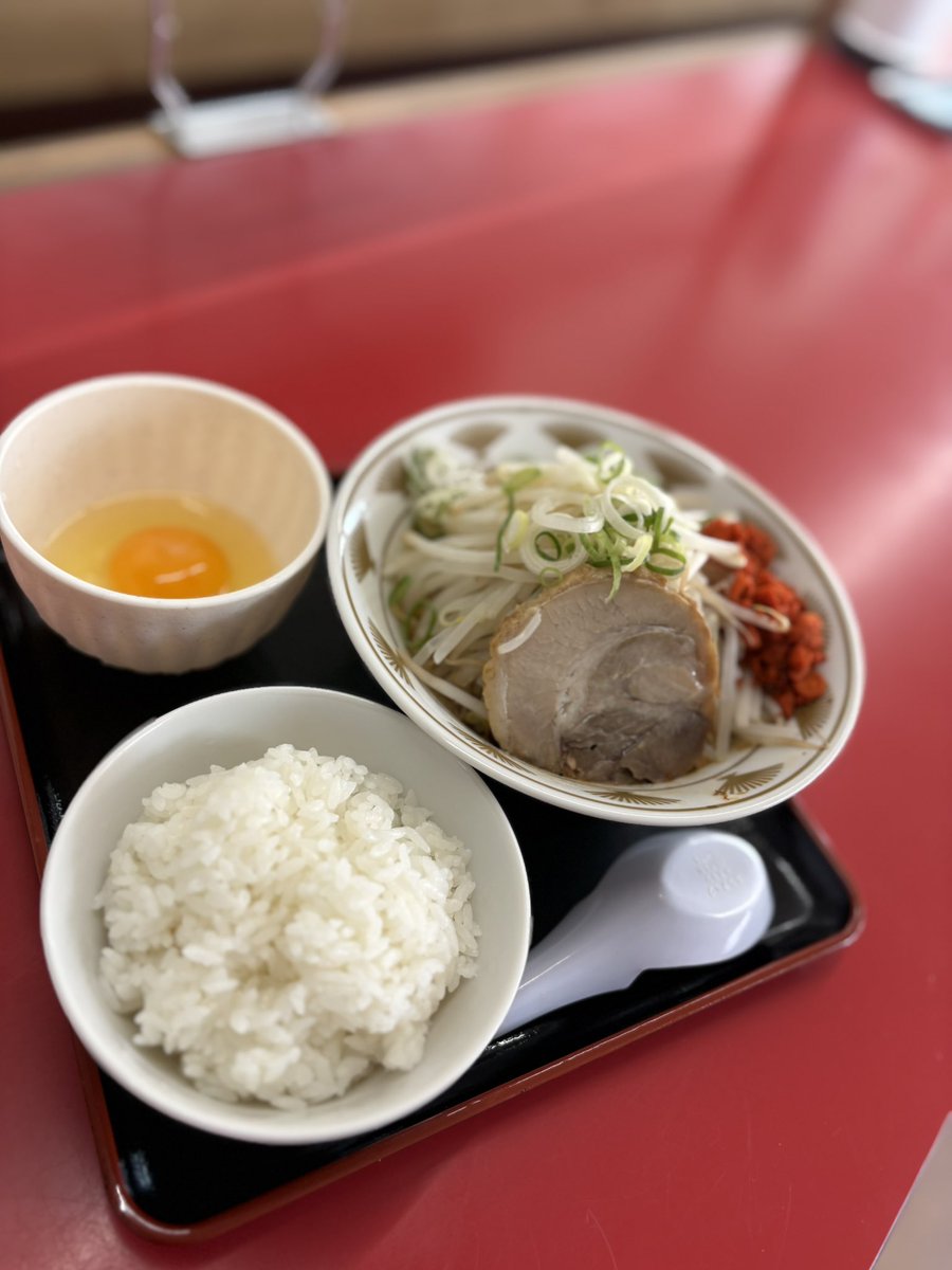 ラーメンもっけだの鶴岡本店】 こちらは朝限定の油そば朝食セットです