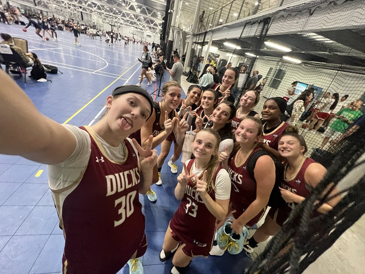 MTEliteDucks's tweet image. Ducks UA Rise Jade advances to the Gold championship bracket going a perfect 3-0 in pool play. Jade will play at 9:20am tomorrow on CT 18 vs Nebraska Attack #MTEDFamily #EarnIt #HustleandHeart