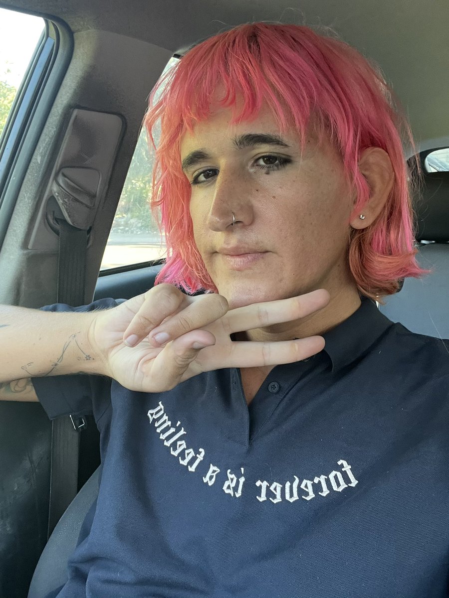 baileyzindel's tweet image. about to find out if forever is a feeling at this my chemical romance concert