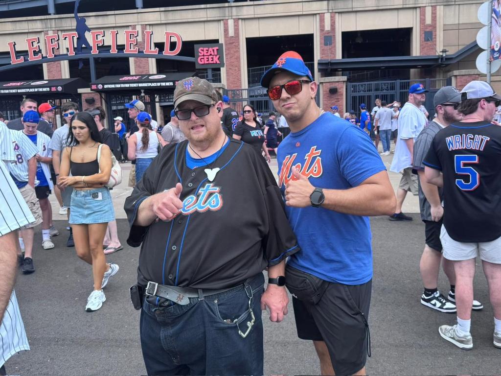 I should've known we were doomed when I bumped into this f'n guy... 🤬

#LGM