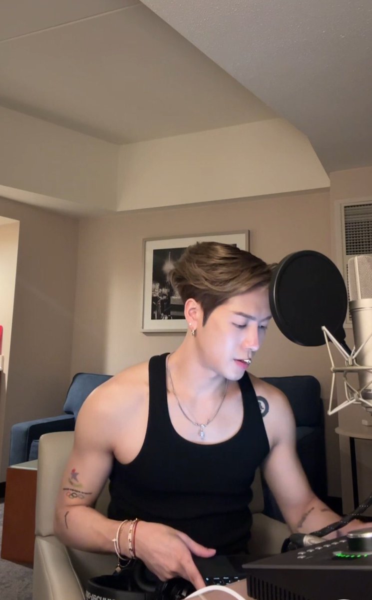 Niapinnya's tweet photo. @teamwangofcl @JacksonWang852 I love you 🥺❤️ https://t.co/FbnBG7CZFF
