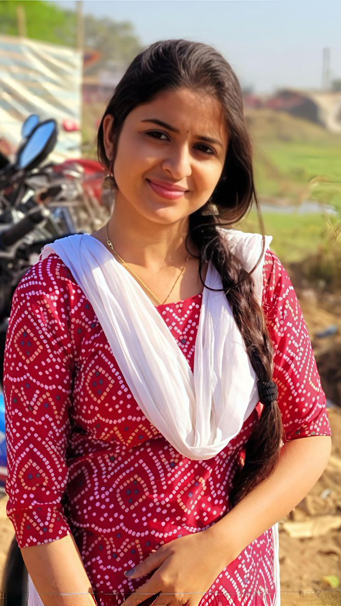 Good morning friends 😍🥰😘 
मजबूरिया देर रात तक जगाती हैं और
 ज़िम्मेदारी सुबह जल्दी उठा देती हैं..🌹💫💯