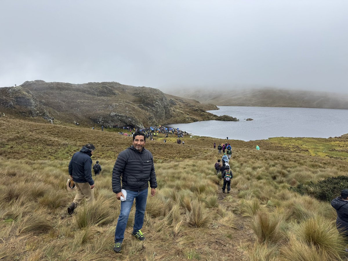 Defender Kimsacocha y nuestro patrimonio natural para las futuras generaciones es una lucha que no se detendrá. La mayoría de cuencanos coincidimos en esta causa. Hoy alzamos la voz por el agua: decimos no a la minería en zonas de recarga hídrica. Dejemos el escritorio y las