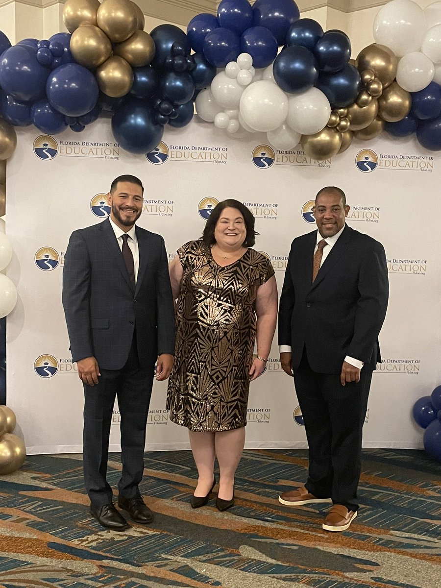 Dr. Sarah Hall tweet media