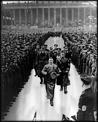 mpatricia_m's tweet image. Hitler también llenaba las plazas. Eran personas con mentes cosificadas como quienes hoy acompañan al dictador Ortega y a su consorte dictadora.
#SOSNicaragua