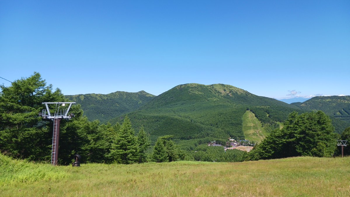 info_yunomaru's tweet image. 7月20日日曜日10:30現在、気温23℃、三連休中日も青空が広がってます。
登山・キャンプ・ランニングなど、たくさんのお客様にご来場いただいてます。
木陰は涼しく、湯の丸高原をお楽しみください。