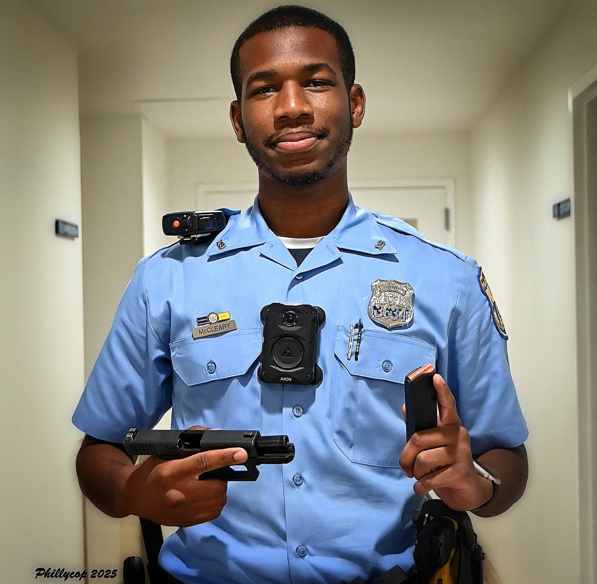 PPDCrimeScene's tweet image. VUFA pinch from a carstop/vehicle investigation in the @PPD19Dist tonight- fun fact - the officer is a former member of the @PPDExplorers ! @PhillyPolice