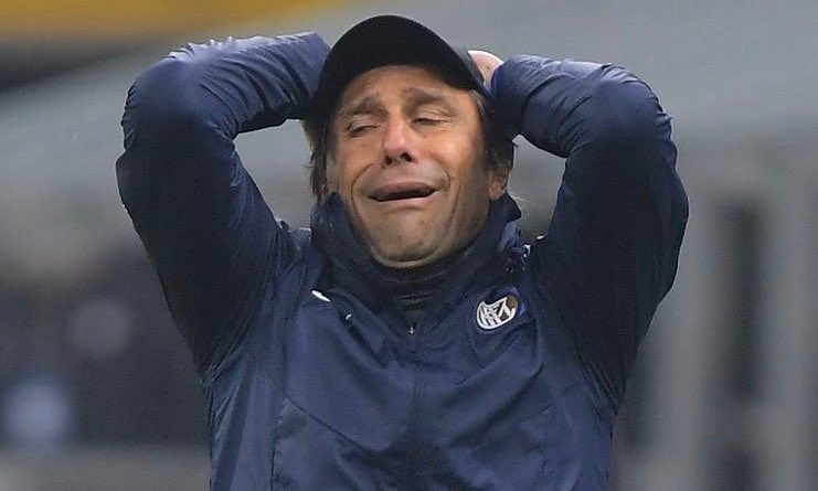 Instead of Messi to shoot with his right foot and score his hat-trick, he decided to pass the ball. Arrest this man now!