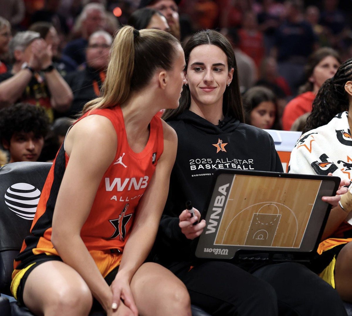 LeLaker's tweet image. i ain’t ever see caitlin clark look at any of the fever players the way she looking at sabrina 😭🤣🔥🫶