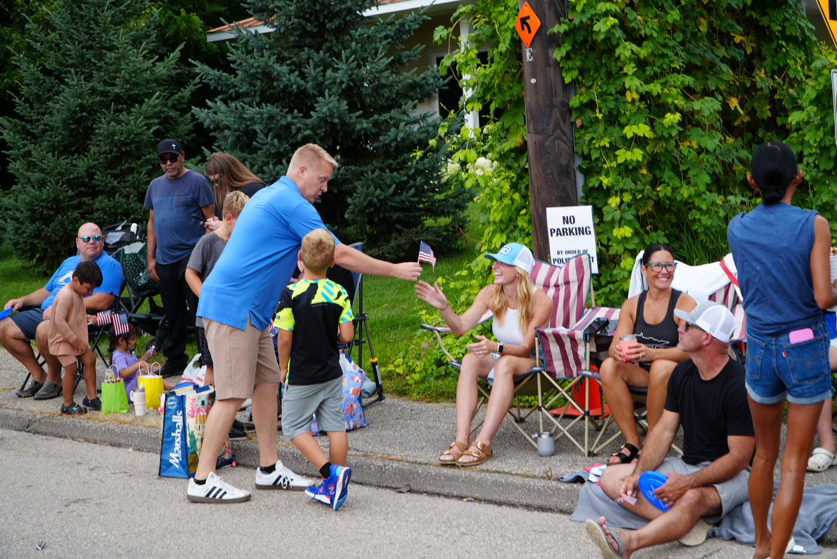 MyersVote's tweet image. No better place to bring people together than the Spirit of the Lakes Festival Parade. Community is stronger when we focus on shared priorities. Thank you to everyone that made this a huge success. #community #togetherwecan #yourbackyard #listening