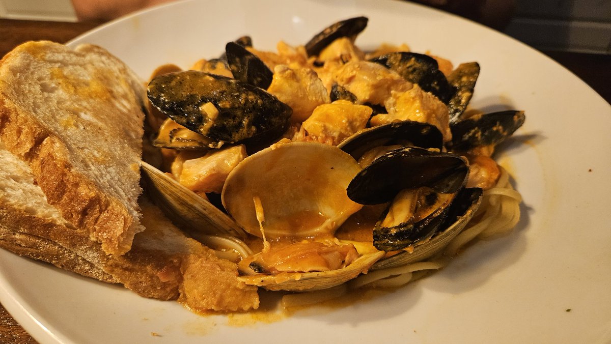 TwinGatzIT's tweet image. Took a stroll through old New England today
Best seafood on Earth, could never change my mind... and I'll always be the quahog king 🤴