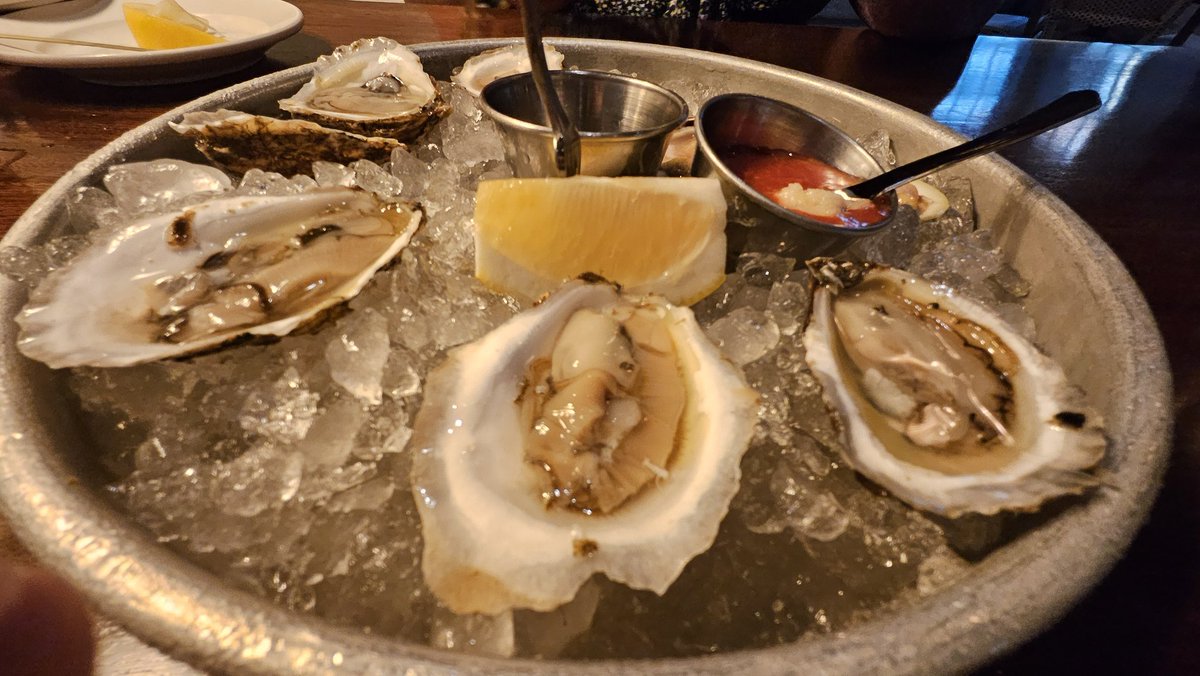 TwinGatzIT's tweet image. Took a stroll through old New England today
Best seafood on Earth, could never change my mind... and I'll always be the quahog king 🤴