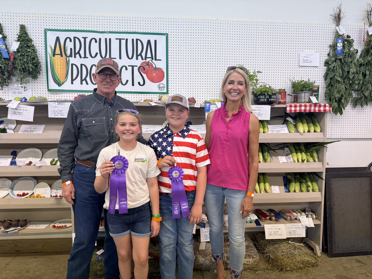 RepMaryMiller's tweet image. Today, I had a wonderful time at the Champaign County Fair! It was an honor to present a special congressional recognition to the 2025 County Fair Queen, Sophia, who is smart, talented, and well-deserving of the crown. I also enjoyed meeting this year’s corn and hay award…