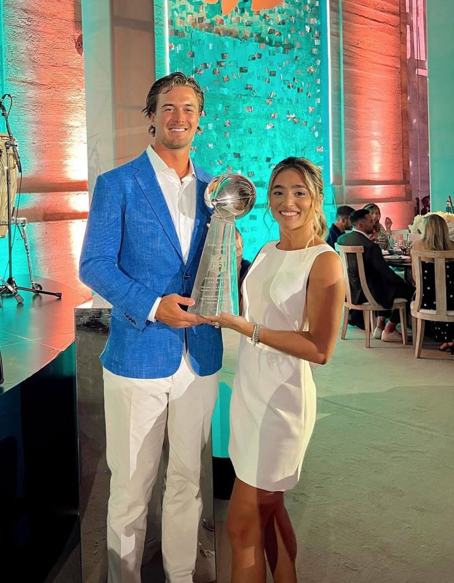 RealAuntieKelly's tweet image. To my incredible nephew,
Your journey to the NFL is nothing short of inspiring. From the countless hours of grinding on the practice field, pouring over film, and pushing your limits through every challenge, you’ve shown what it means to chase a dream with unrelenting heart and…