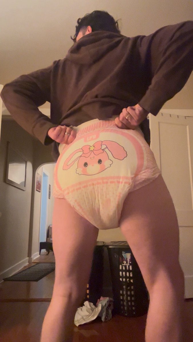 TallDiaperBoy's tweet photo. Do you guys think the cashier could tell I had on a full diaper 😵‍💫 https://t.co/DiIqNepdoP