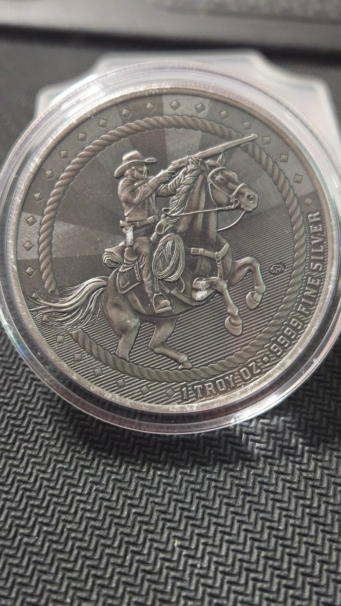 Privamint's tweet image. 🚨 GIVEAWAY TIME 🚨

We&apos;re giving away this 1oz Scottsdale Rifleman Round (Antique Finish) to one lucky person on our next live-stream! 

To enter:

🔔 Subscribe on YouTube

❤️ Like+Repost this post

#SilverStacking #Giveaway #ScottsdaleMint #PreciousMetals