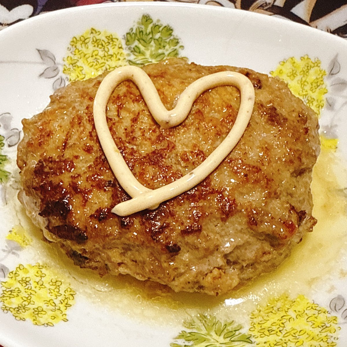 おはこよおおおおおお☀️☀️☀️
昨日焼いたハンバーグもぐもぐ(ᐡ  - ᴥ -  ᐡ)