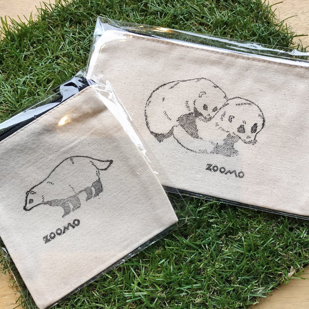 moriokazoo's tweet image. オンラインショップよりお知らせです♪
店頭で先行販売してした、ZOOMO特製!ニホンアナグマオリジナルグッズが2025年7月25日(金)20:00より販売開始!
普段使いしやすい、文具やポーチ!おすすめは、ビッグサイズの缶バッジセット!オンライン限定の種類有!
moriokazoo.stores.jp