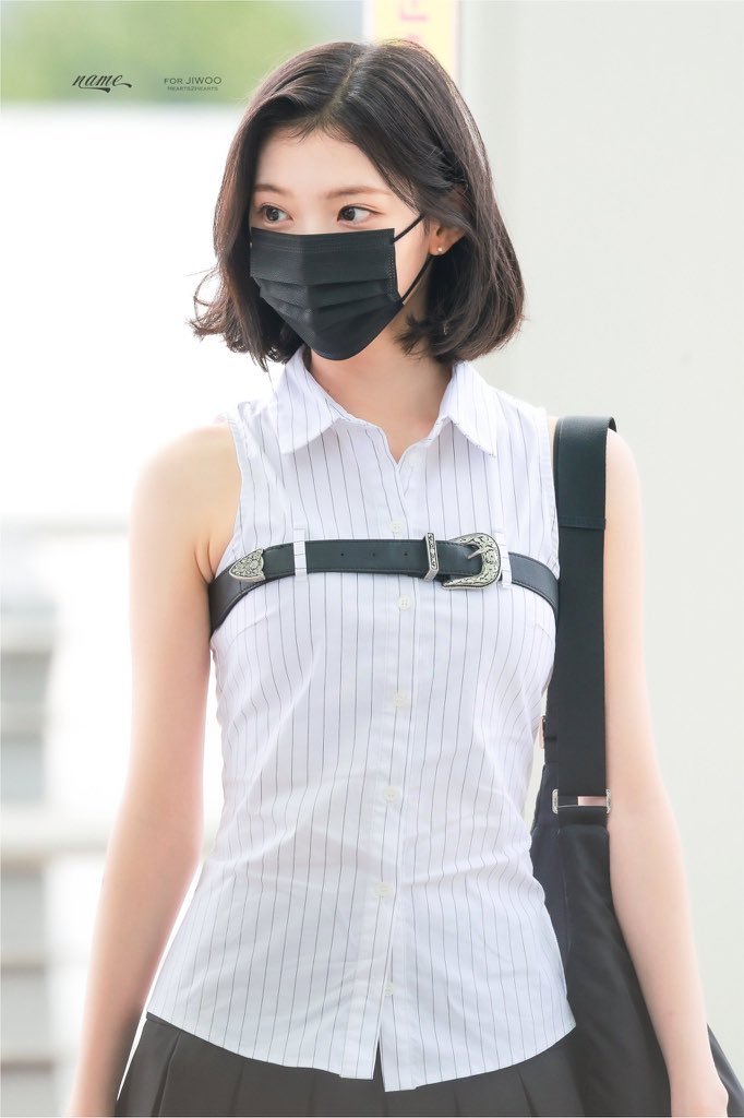 oh wow her outfit