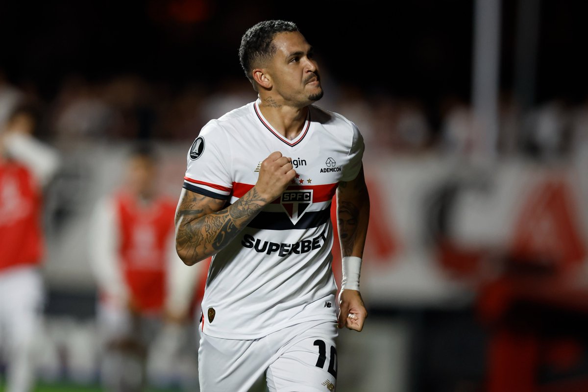 xGTstats's tweet image. Últimos 7 jogos de Luciano pelo São Paulo:
— 5 gols
— 2 assistências
— 46/69 duelos ganhos
Ele não se omite. Presente com e sem bola.