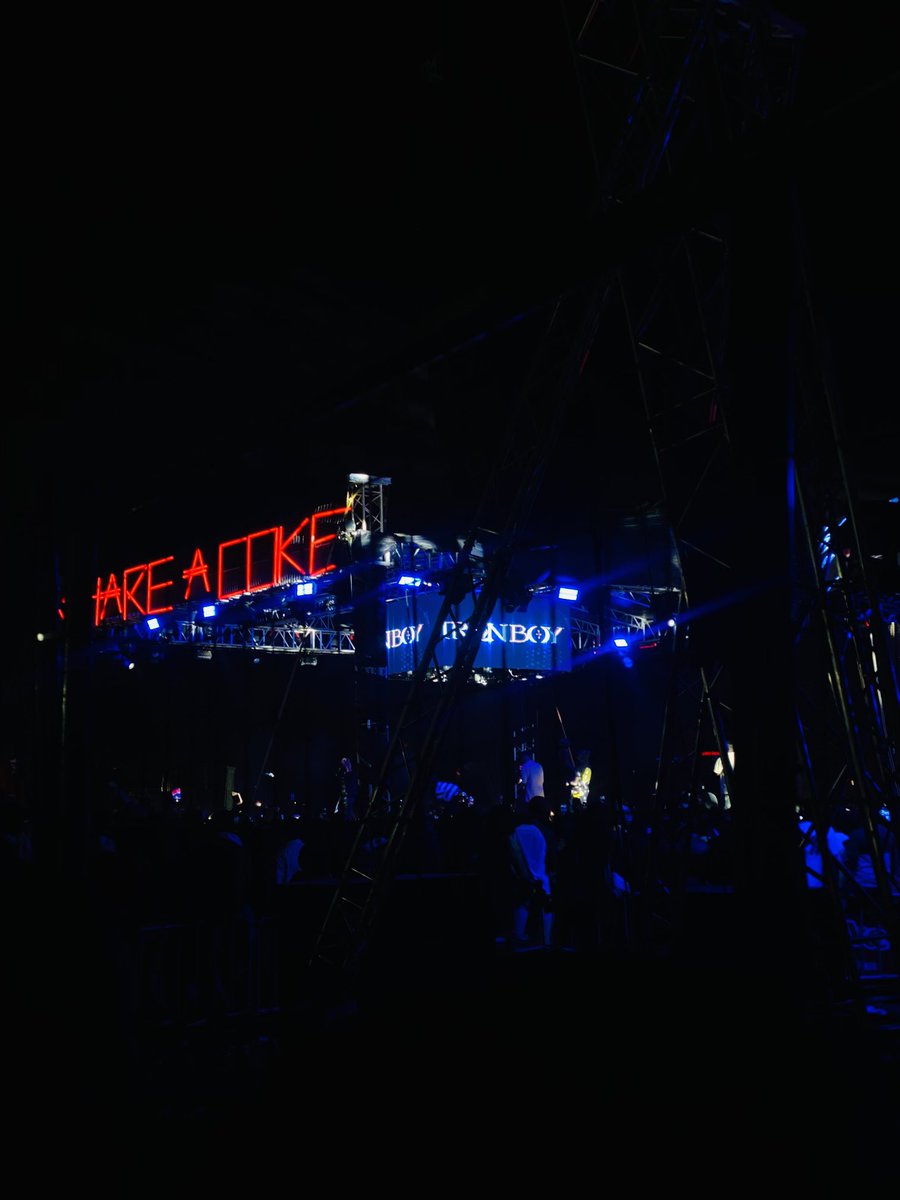 alfa_wlf's tweet photo. First concert, definitely sharing my coke next year #blacko #blacksheriff you do allll!!! https://t.co/3oy0Xf5h0q