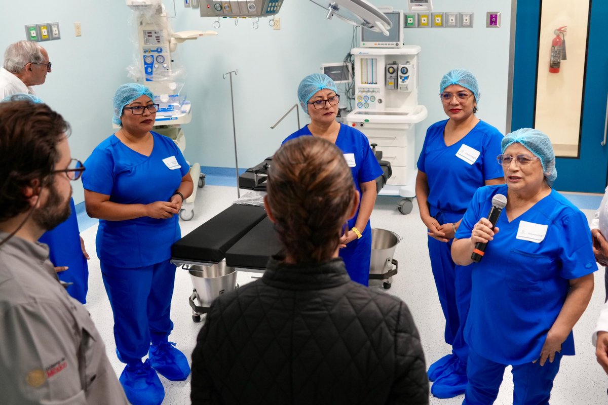 GobiernoMX's tweet image. En Tuxtepec, Oaxaca, la presidenta @Claudiashein supervisa la obra del Hospital General IMSS-Bienestar, que será inaugurado el próximo lunes 4 de agosto para brindar atención médica de primer nivel.
Esta obra es un símbolo de la Cuarta Transformación; fue construida por…