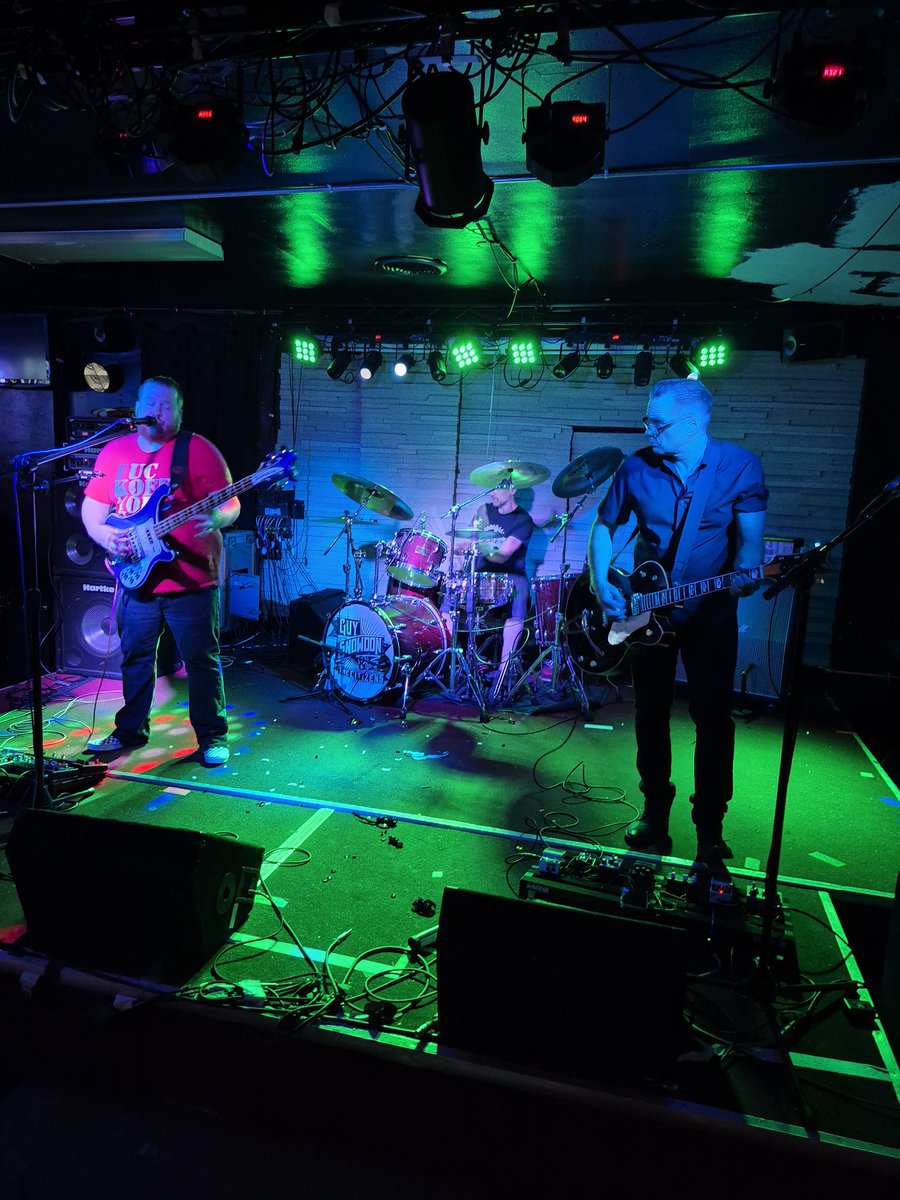 Now watching <a href="/GuySnowdon/">Guy Snowdon & the Citizens</a> , at the Maple Grove! 🔥🔥🔥