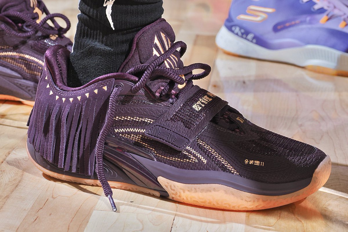NickDePaula's tweet image. Brittney Sykes debuts the ANTA KAI 1 Chief Hélà in the “Crown Jewel” colorway at the WNBA All-Star Game.
@BrittBundlez 🤝 @KyrieIrving