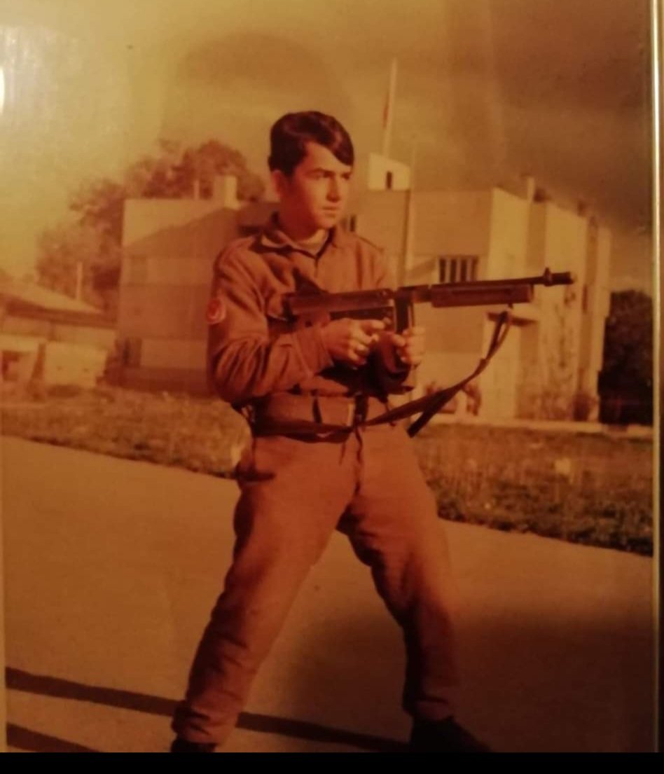 TÜRK BARIŞ HATEKATININ 51. YILDÖNÜMÜNDE SAVAŞ ANILARIM

20 Temmuz Barış Harekatı'na ve bu kapsamda Yenişehir, Kızılbaş, Küçük Kaymaklı Taaruzuna 20 yaşında  gönüllü mücahit olarak  katılmıştım
Türk Mukavemet Teşkilatının (TMT) gönüllüler ordusuna 1969'da 15 yaşımda Lise birinci+