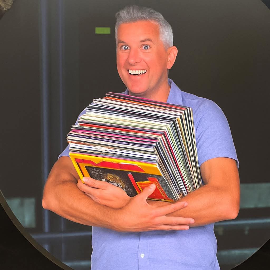 SalsaChevere_'s tweet image. Que te atrapen con tu amante es una cosa , pero que atrapen con los precios de lo que pagas por tus vinilos no es de Dios
#Coldplay #Astronomer #salsa