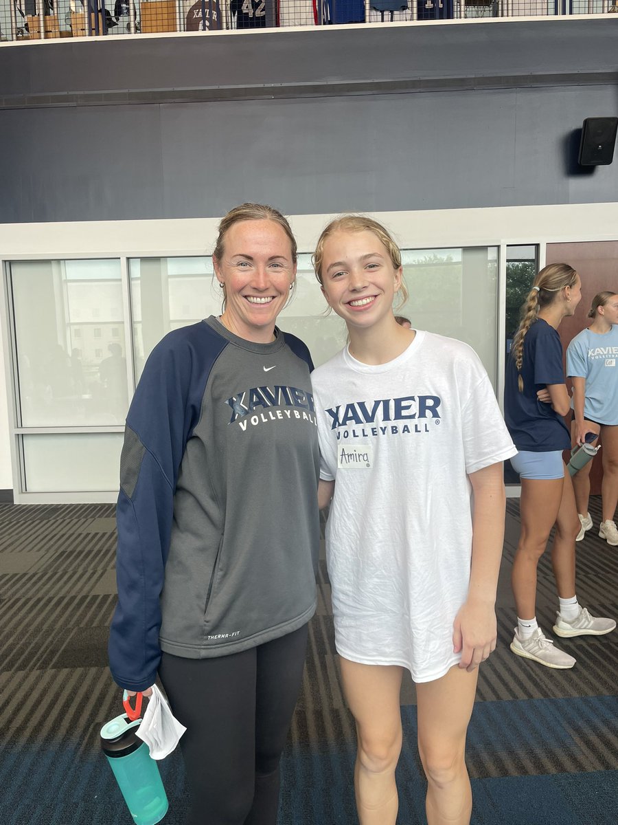 amirascherz_vb's tweet photo. Thank you so much @XavierVBALL for such an amazing camp experience. So grateful to have had so much fun learning from the coaches and players, and get to play in one of the best and nicest facilities in the country! Go Musketeers! 💙🤍
@ohiopremiervc 
@PrepDigOH 
@VBAdrenaline https://t.co/YA2xuwZTpl