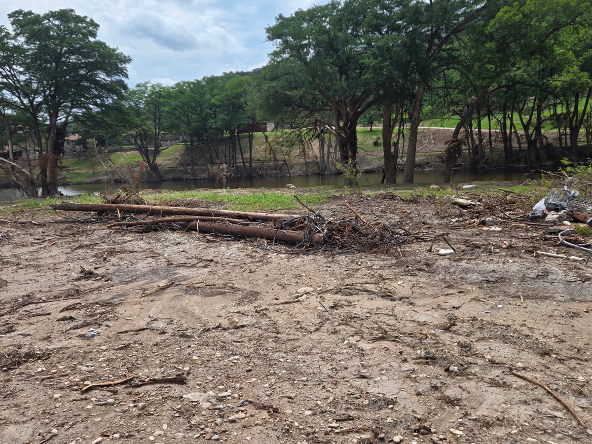 Our #KPUB crews are working through the weekend in the Japonica Estates area, providing temporary power solutions to help residents as they focus on repairs and rebuilding. 💡 

We’re here to support the community every step of the way. 💪🏻 
#communitypowered #hillcountrystrong