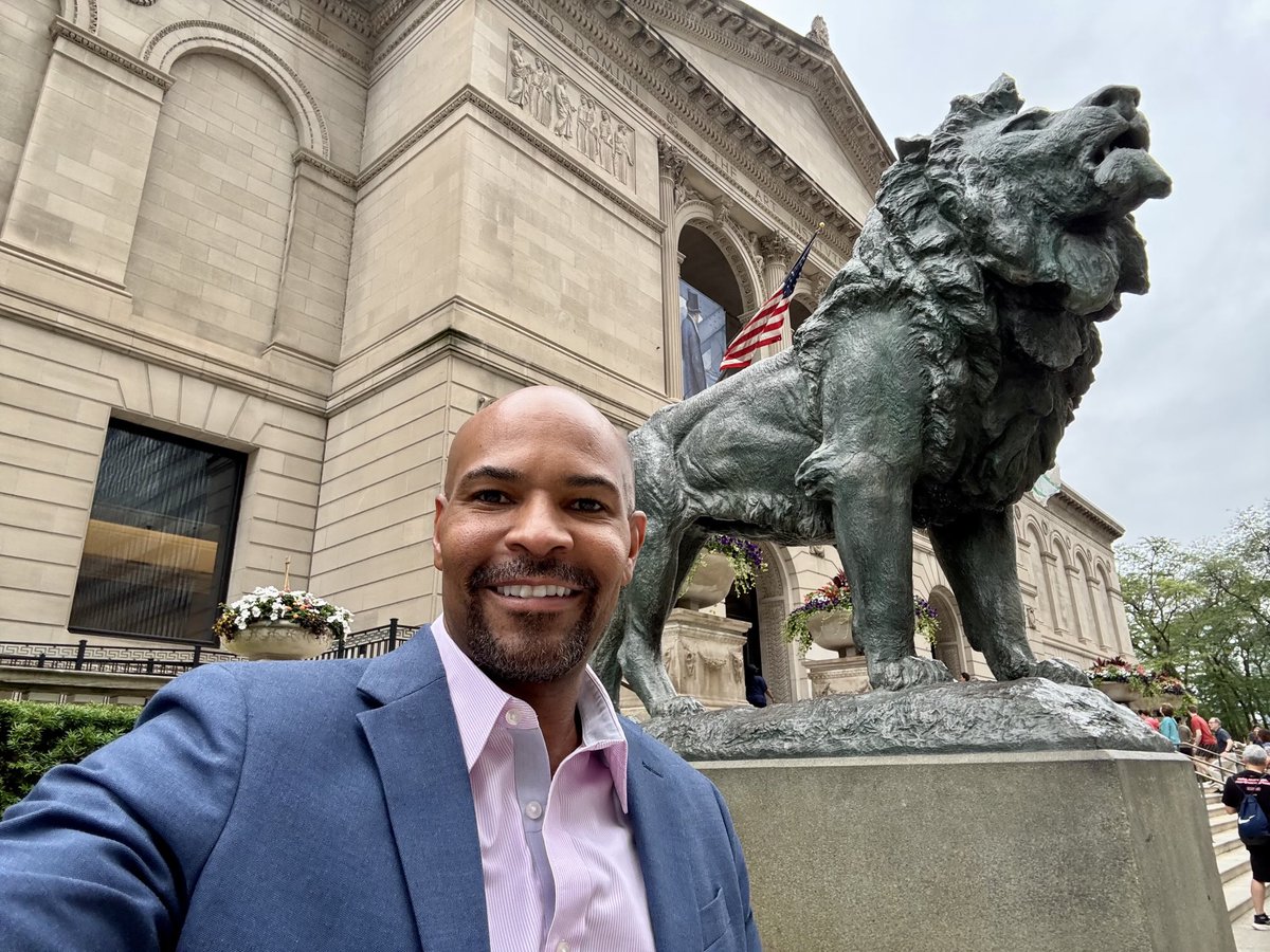 JeromeAdamsMD's tweet image. An easy one, but can you guess where I am?
Honored to be here to receive the Scroll of Merit- the @NationalMedAssn’s highest award! 🙏🏽