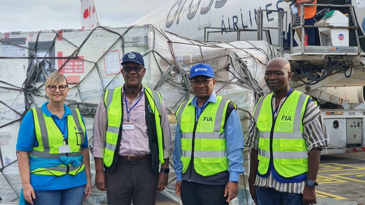 WHOSierraLeone's tweet image. Sierra Leone receives 50,000 new mpox vaccine doses, supported by @WHO, @AfricaCDC, @gavi, @UNICEFSL & partners.
This fourth batch of vaccines arrive at a time the government, WHO and partners are deploying teams to all districts to bring the outbreak to an end.
#vaccineswork