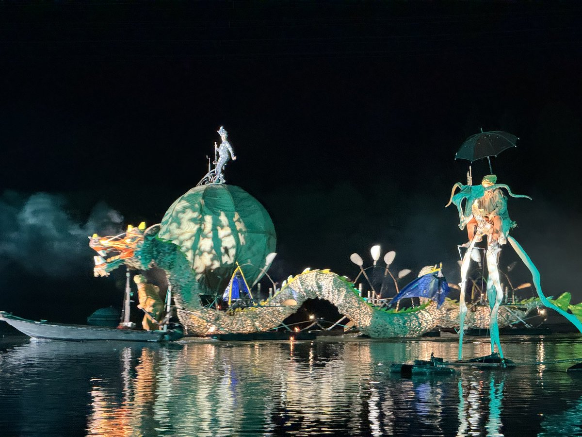 🌟 Retour en images sur une soirée inoubliable !

La 3e Nocturne #CapitalBleu a illuminé comme jamais le lac de #Peyrolles. ✨

Merci d’avoir été aussi nombreux à partager cette magie 💙