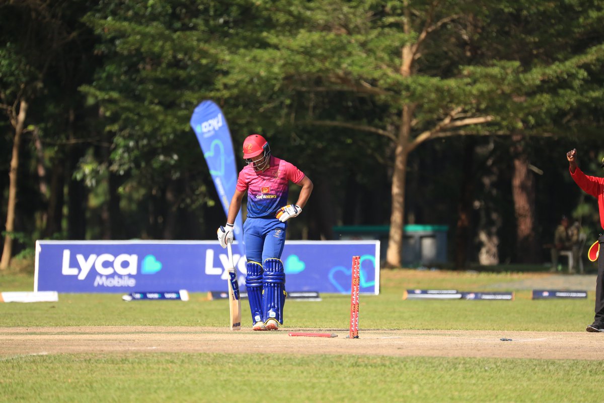 kaksydeditor's tweet image. The things @JumaMiyaji was doing on the oval were incredible. He had an eagle eye for the wicket, even nakrani couldn't believe it
The @EmiratesCricket player couldn't believe it