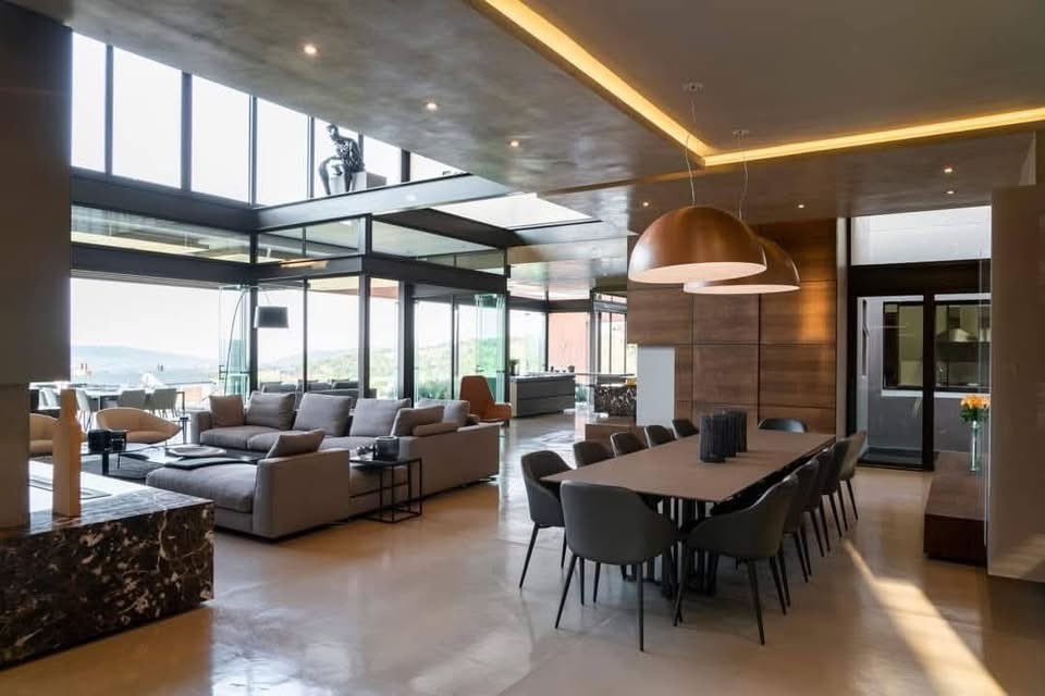 designdeputy's tweet image. Modern Contemporary House in 📍 Mooikloof Heights, Pretoria East designed by renowned Architect Nico van der Meulen Architects.